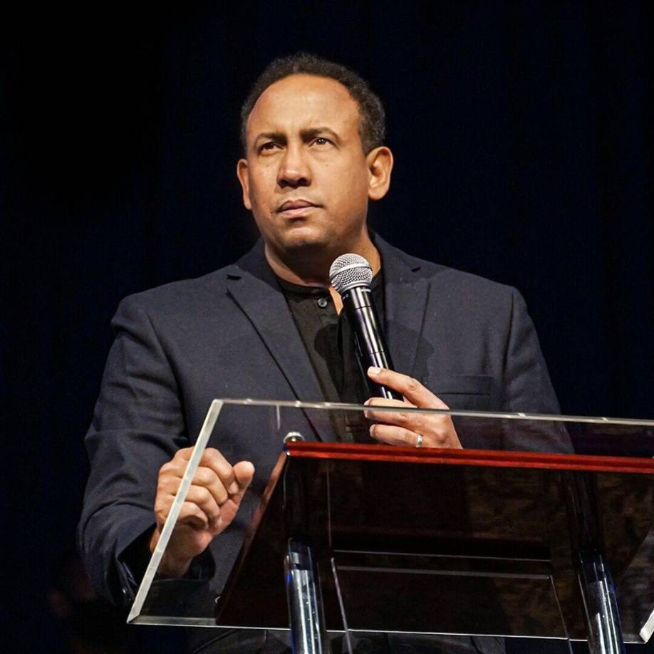 El destacado pastor Juan Carlos Harrigan mostró su felicidad y emoción en redes sociales por la victoria del expresidente, “Dios quita y pone reyes, hoy, celebramos la victoria de Trump y damos gracias a Dios porque se ha hecho su voluntad”.