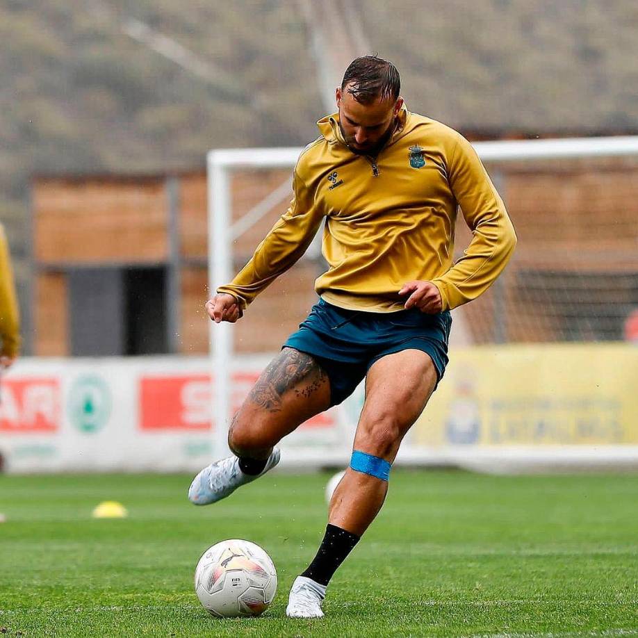 La vida a veces depara otros futuros y para los futbolistas las cosas también pueden cambiar drásticamente. Un día en la gloria, otro en las penas y esta es la historia de uno que prometía.