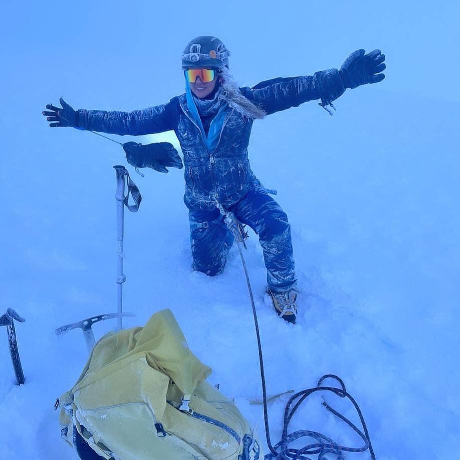 El reto comenzará el próximo 8 de noviembre cuando Romero iniciará su ascenso por el volcán Chimborazo, que con 6.263 metros sobre el nivel del mar es el punto más alto de Ecuador, y terminará en la cima del Cayambe el 15 de noviembre, según informó la andinista este lunes un comunicado.