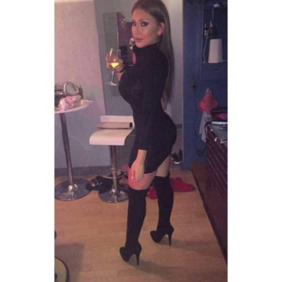 Eglantine Flore Aguilar es una hermosa dama que deslumbra con su belleza.