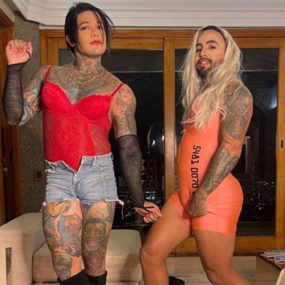 Cossío, quien ya tiene 3.4 millones de seguidores en Instagram, publicó que aunque no había perdido el reto, decidió ponerse los implantes “por diversión” para acompañar a su cuñado que si perdió la apuesta.