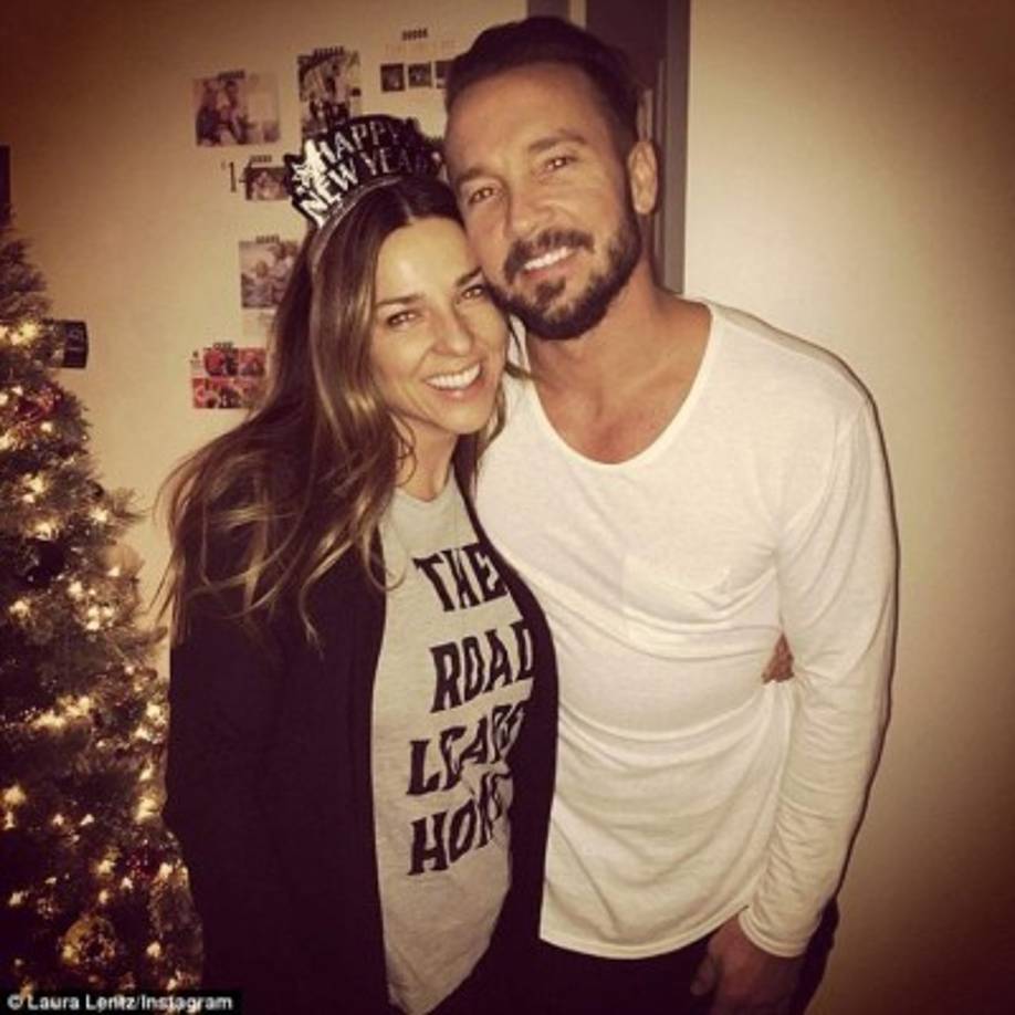 Carl Lentz está casado con Laura, con quien pastorea la iglesia Hillsong de la ciudad de Nueva York. Lentz es estadounidense y Laura es originaria de Australia.