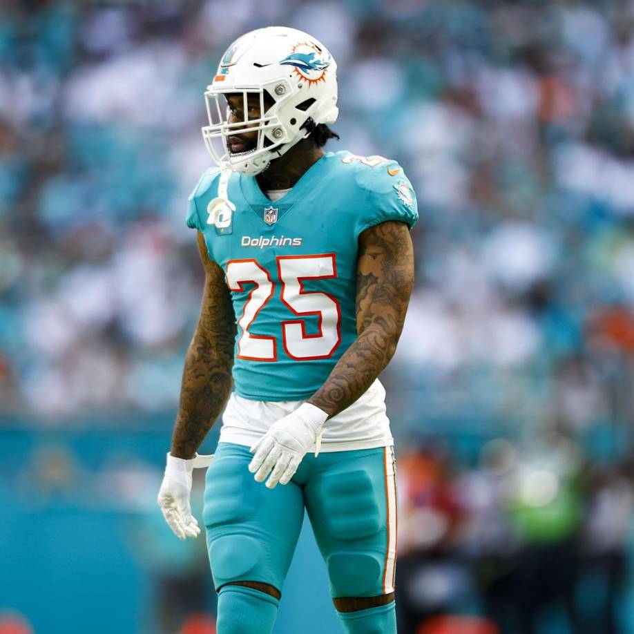 Xavien Howard, de 30 años, es conocido por sus habilidades para cerrar el campo de fútbol americano de la NFL.