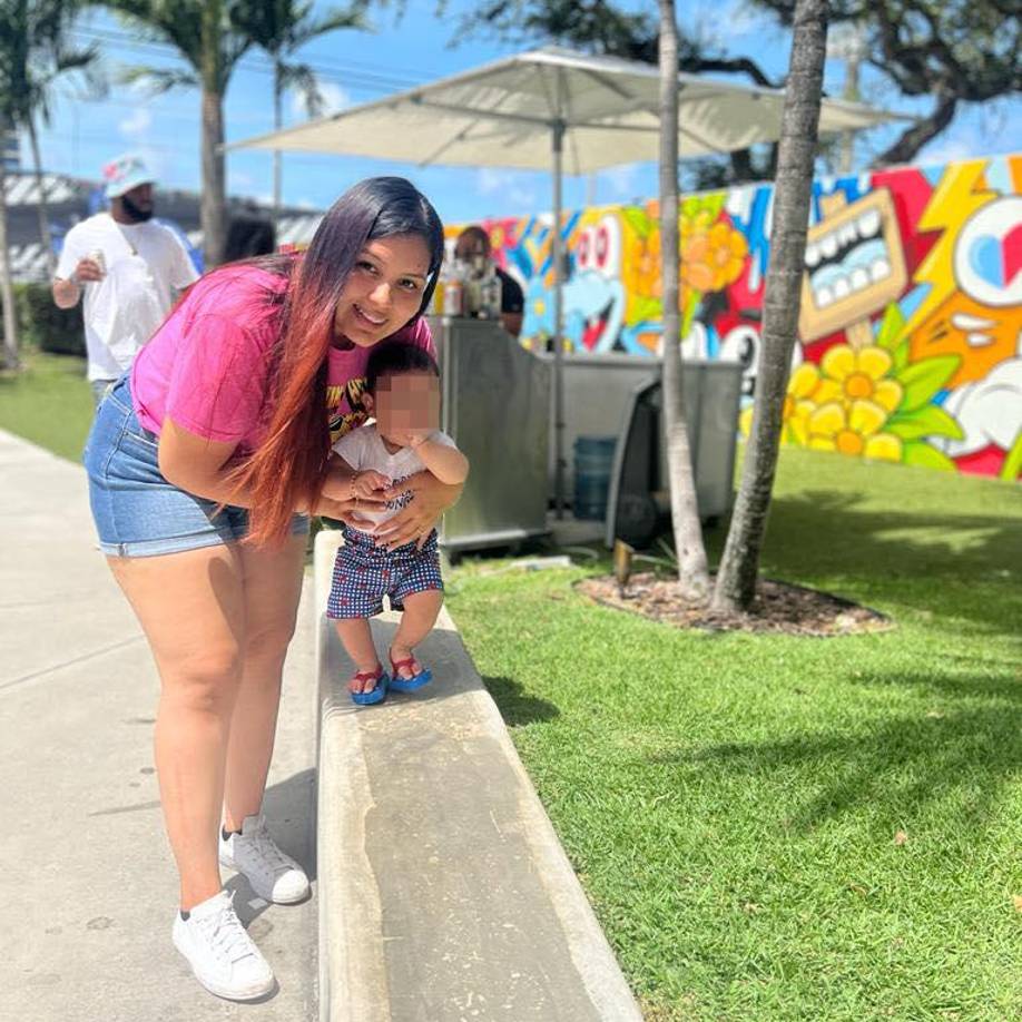 Tras el arribo de las autoridades a la escena, los oficiales emprendieron la búsqueda del hombre, quien fue hallado sin vida poco después con un disparo -aparentemente- autoinfligido.