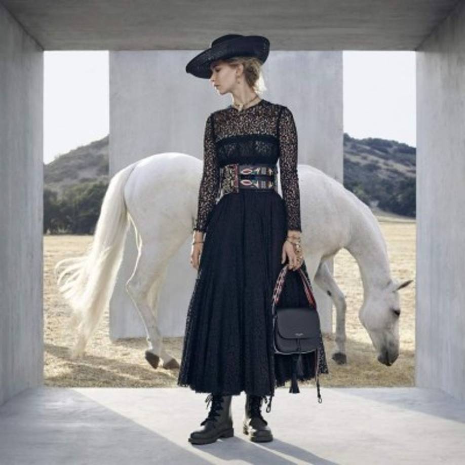 Además Dior afirma que las imágenes fueron captadas por ocho fotógrafas mexicanas, aunque no las nombraron.