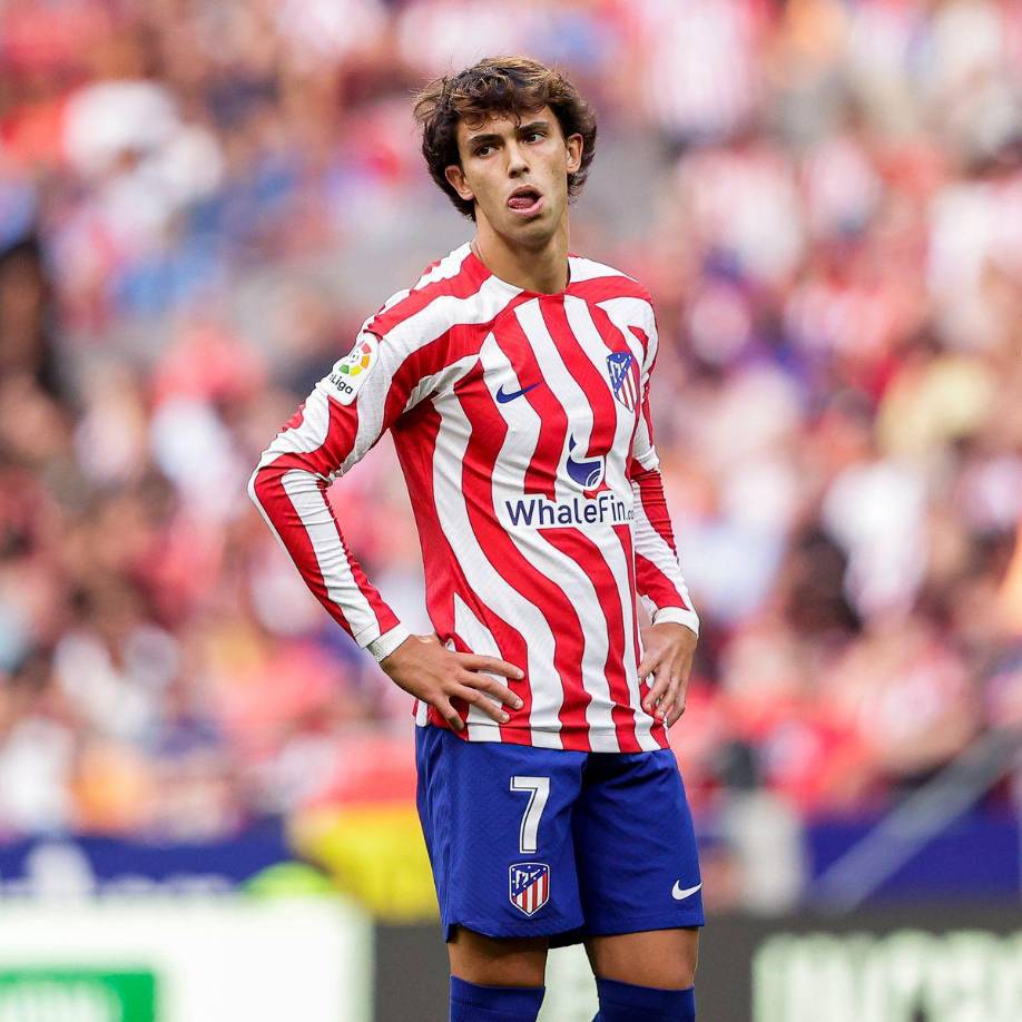 El presidente del Atlético de Madrid, Enrique Cerezo, habló en Movistar Plus sobre el futuro de Joao Félix y se pronunció sobre su vinculación con el FC Barcelona: “Joao Félix es jugador de Atlético. Estamos esperando a ver como se soluciona este tema. Él ha dicho que se quiere ir a un equipo concreto como es el Barcelona y estamos esperando a ver si se deciden o no se deciden”.