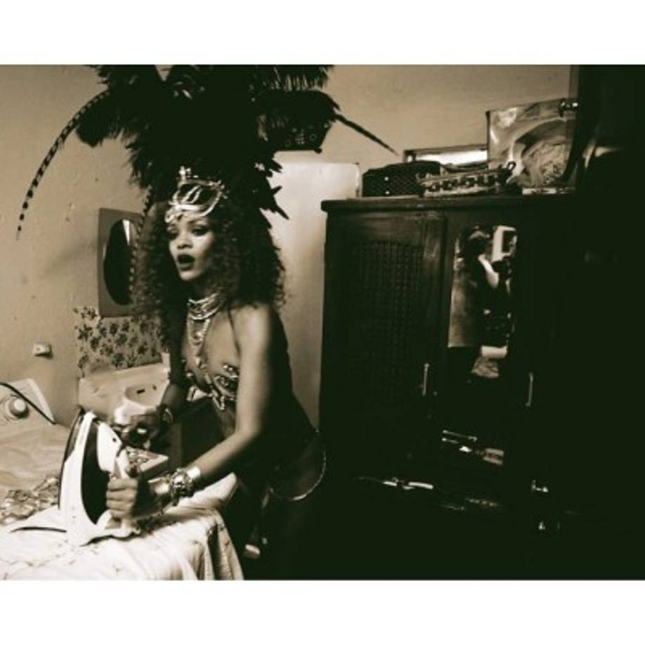 Rihanna mostró una foto planchando.