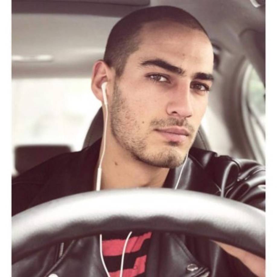 'Conozco a mi mamá de toda mi vida, pero nunca a Consuelo Duval en el set. Aprendimos cosas del uno y del otro, formas de trabajar y la química es indiscutible en pantalla. Nos dimos la libertad de hacer mucha estupidez y tontería', aventuró.