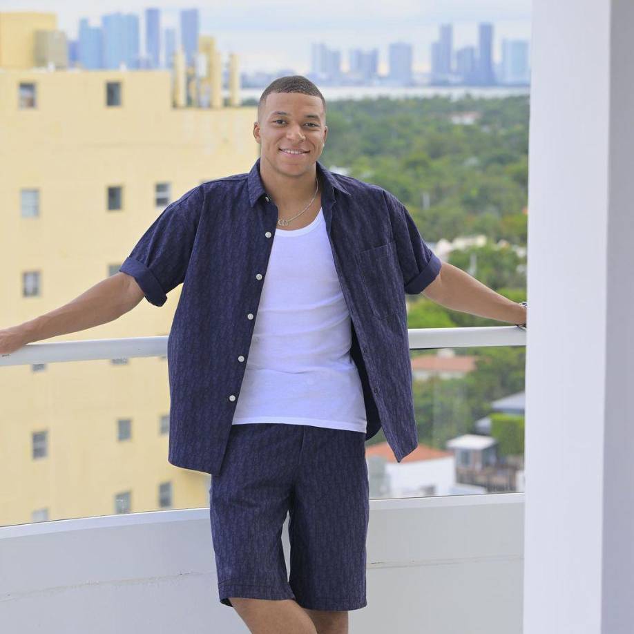 El francés no consideró la propuesta de jugar en el club Saudí que había puesto sobre la mesa una oferta récord de 300 millones de euros al Paris Saint-Germain (PSG) que el club estaba dispuesto a aceptar, según la prensa deportiva gala.