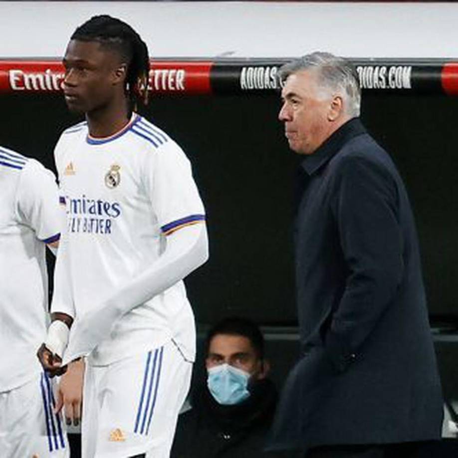 “OK Diario” informa que el Real Madrid ha rechazado importantes ofertas por Eduardo Camavinga. El Chelsea, el Arsenal y el Bayern Múnich, entre otros equipos, se interesaron por el centrocampista francés durante este enero. Ya avisó Ancelotti que el joven galo es “intocable”.