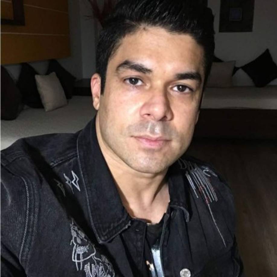 1- Su verdadero nombre es Gerardo Rivera Rodríguez, desde niño sus padres lo impulsaron a convertirse en cantante. Sus artistas favoritos son Eddie Santiago, Lalo Rodríguez y, en especial, Frankie Ruiz, a quién dedicó un disco.<br/>