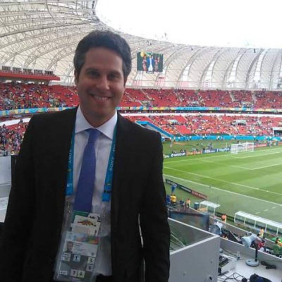 Copán Alvarez: El periodista hondureño que labora para Telemundo es hincha del Olimpia