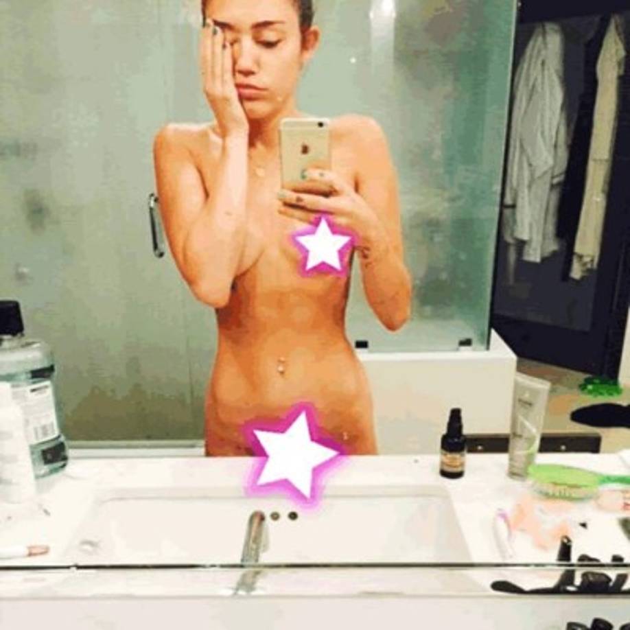 Es probable que la famosa más conocida por sus desnudos —casi integrales— en Instagram sea Miley Cyrus, pero desde luego que no es la única.