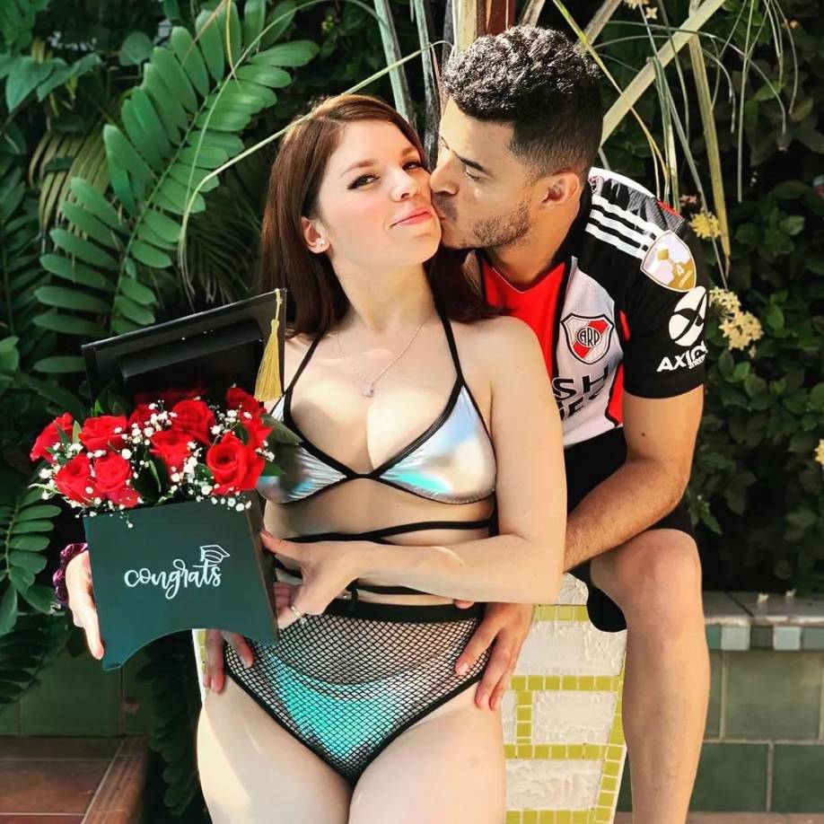 La pareja se muestra muy enamorada en las redes sociales de ambos.