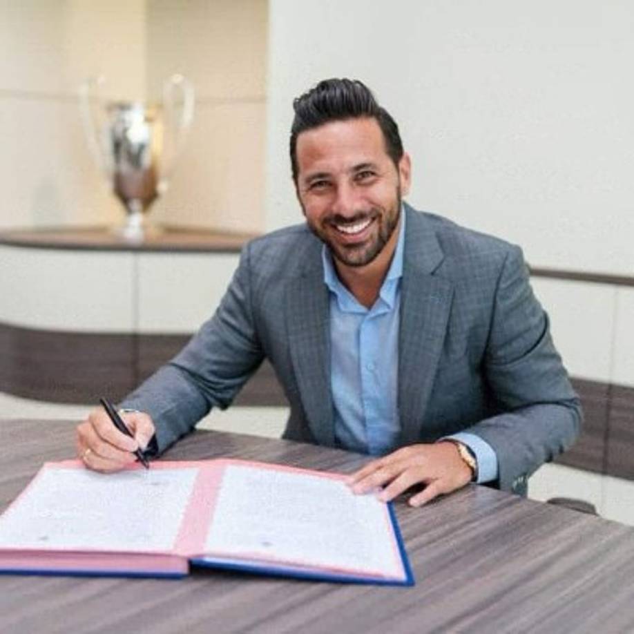 Claudio Pizarro: El exdelantero peruano vuelve a estar vinculado con el Bayern Múnich. Luego de retirarse, el histórico delantero peruano será embajador del gigante bávaro.