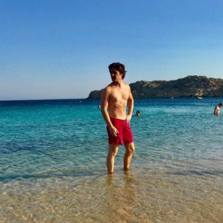 Diego, conocido por sus actuaciones en Rebelde y La era del rock, mantiene una amistad desde hace muchos años con la hija de la primera dama mexicana, Angélica Rivera.