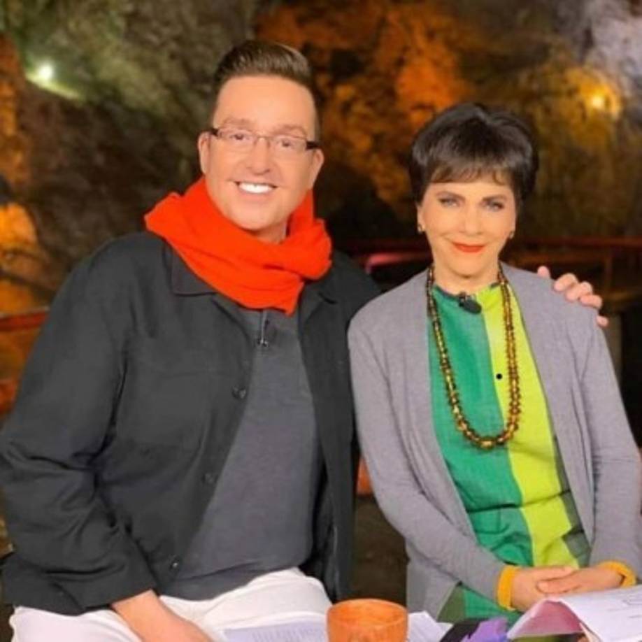 Al parecer, el presentador no ha tenido reparo al hablar de los Fernández en el programa, cosa que al intérprete de 'Por tu maldito amor' no le ha caído en gracia.