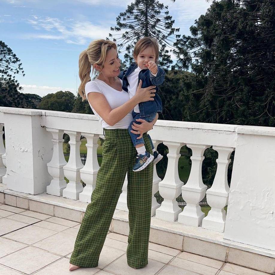 El juez argentino que lleva el caso, Julián Ercolini, dispuso reforzar la custodia que resguarda a la ex primera dama en Madrid donde reside con su hijo de dos años, fruto de su relación de más de una década con el expresidente.