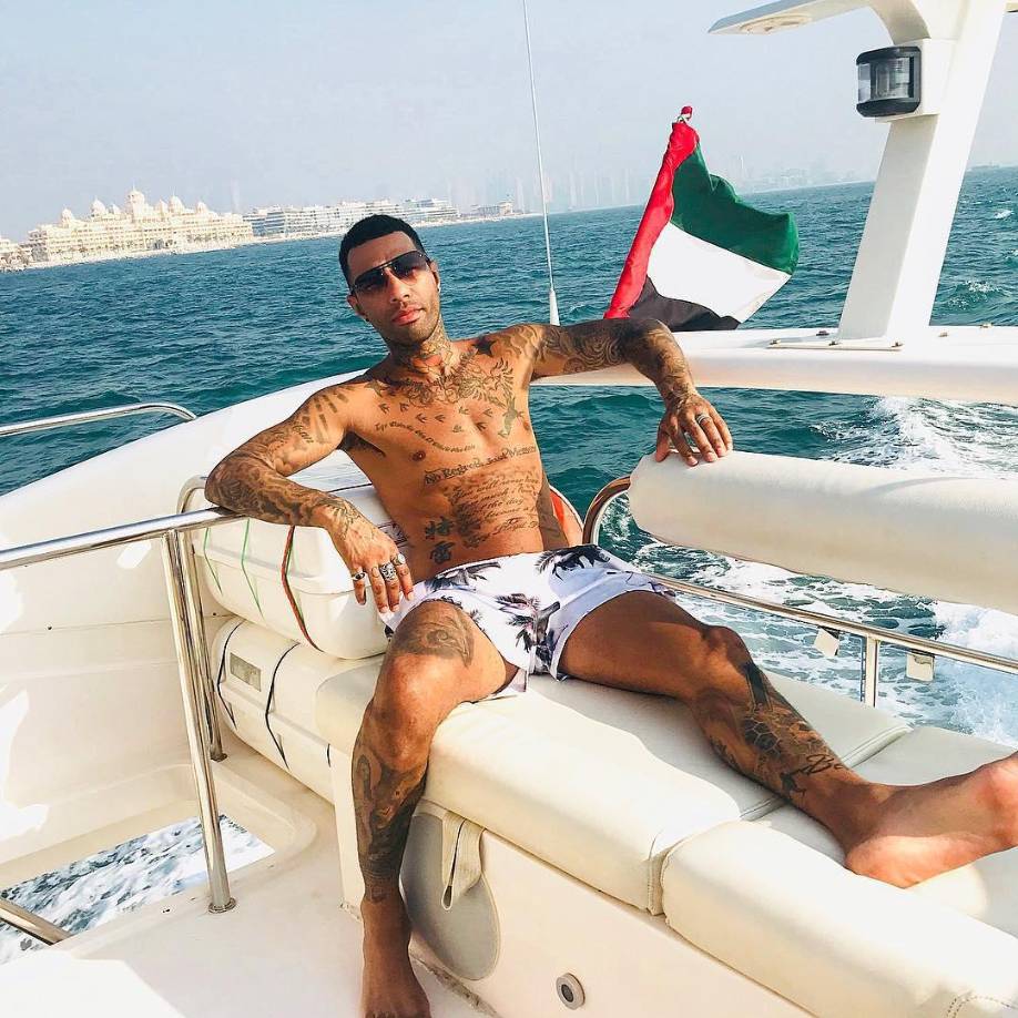 Pennant protagonizó diversos escándalos durante su carrera profesional. Como figura de la Premier League se dio varios lujos, pero hoy se ha declarado en quiebra.