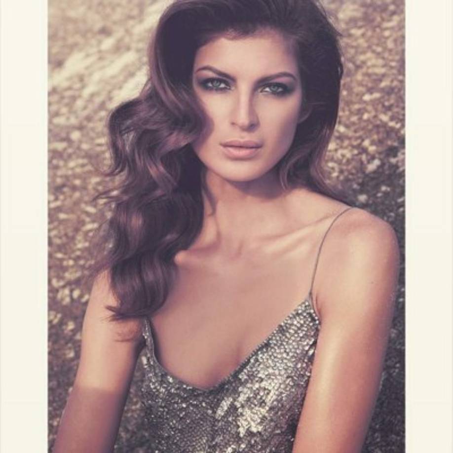 Montserrat Oliver, de 49 años con su novia la modelo Yaya Kosikova, 29.