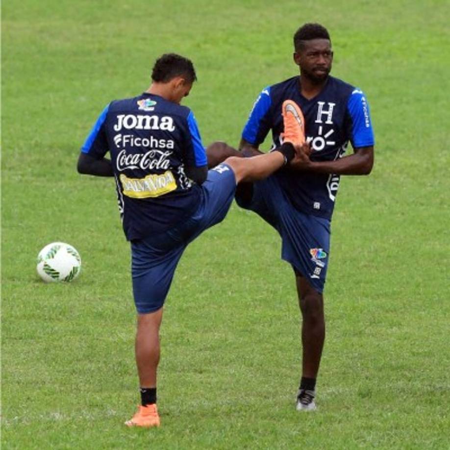 JOHNNY PALACIOS: Fue titular contra Canadá y parece que repitirá en el estadio Azeca.