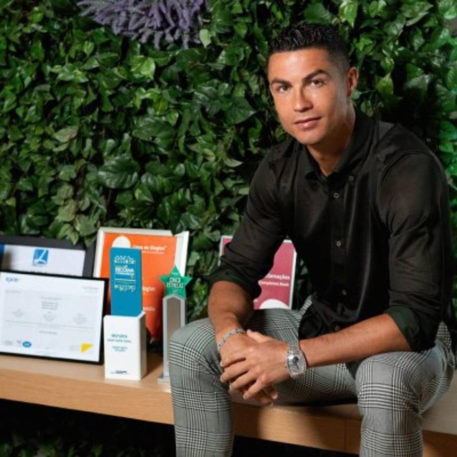Según la revista Forbes, Cristiano Ronaldo abrirá una nueva clínica de injerto capilar en la Costa del Sol, concretamente en Marbella, España. Foto Facebook Insparya.