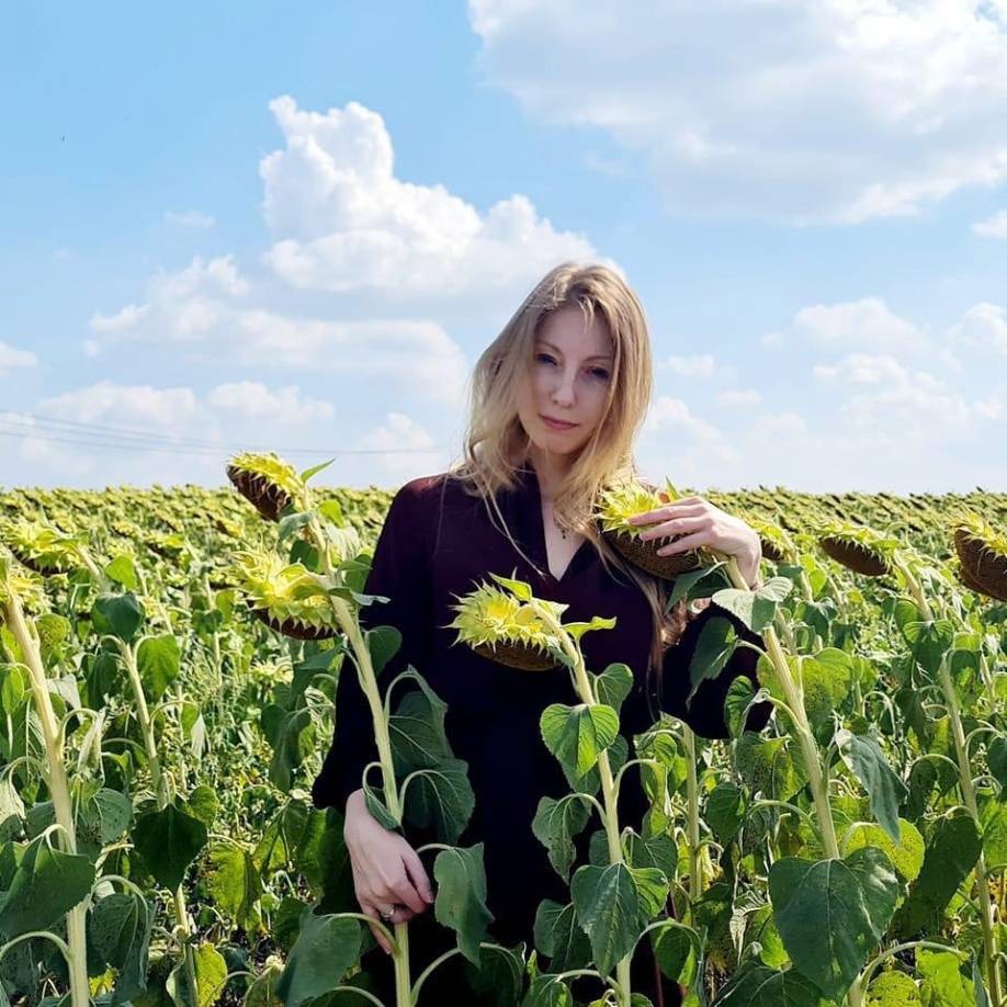 <b>Victoria</b> <b>Amelina</b> era diplomada en tecnología informática, pero en 2015 dejó sus actividades en esa especialización para consagrarse a la escritura.