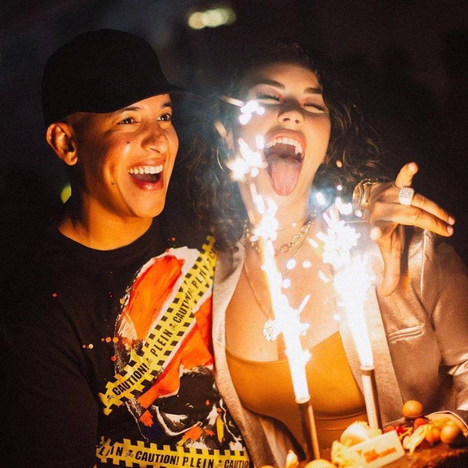 Sin embargo, a horas de la noche de este sábado 14 de diciembre, ella compartió otro mensaje en el que dejó ver que aparentemente <b>estaba disfrutando de la película ‘Wicked’</b> protagonizada por Cynthia Erivo y Ariana Grande y que se estrenó recientemente.