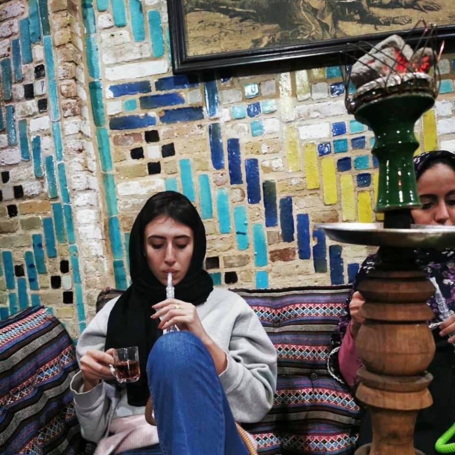 La periodista había realizado desde el país algunos reportajes sobre las condiciones de las mujeres, por ejemplo el 17 de diciembre, por ejemplo, habló en un podcast sobre el “patriarcado en Teherán”. Sala se encuentra ahora encerrada en la prisión de Evin, en la capital, donde están encerrados todos los opositores al régimen desde 1972.