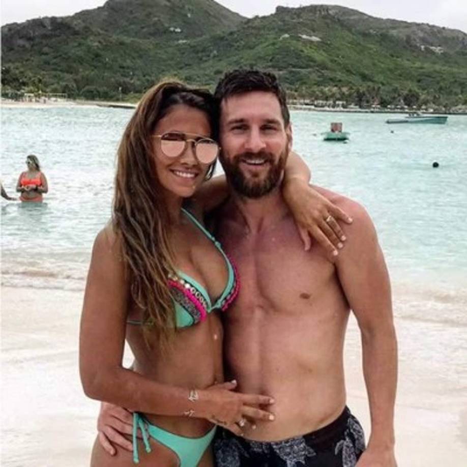 Messi y Antonella, disfrutando de las vacaciones del verano en 2017.
