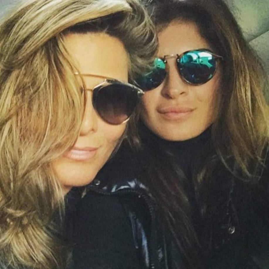 Montserrat Oliver, de 49 años con su novia la modelo Yaya Kosikova, 29.