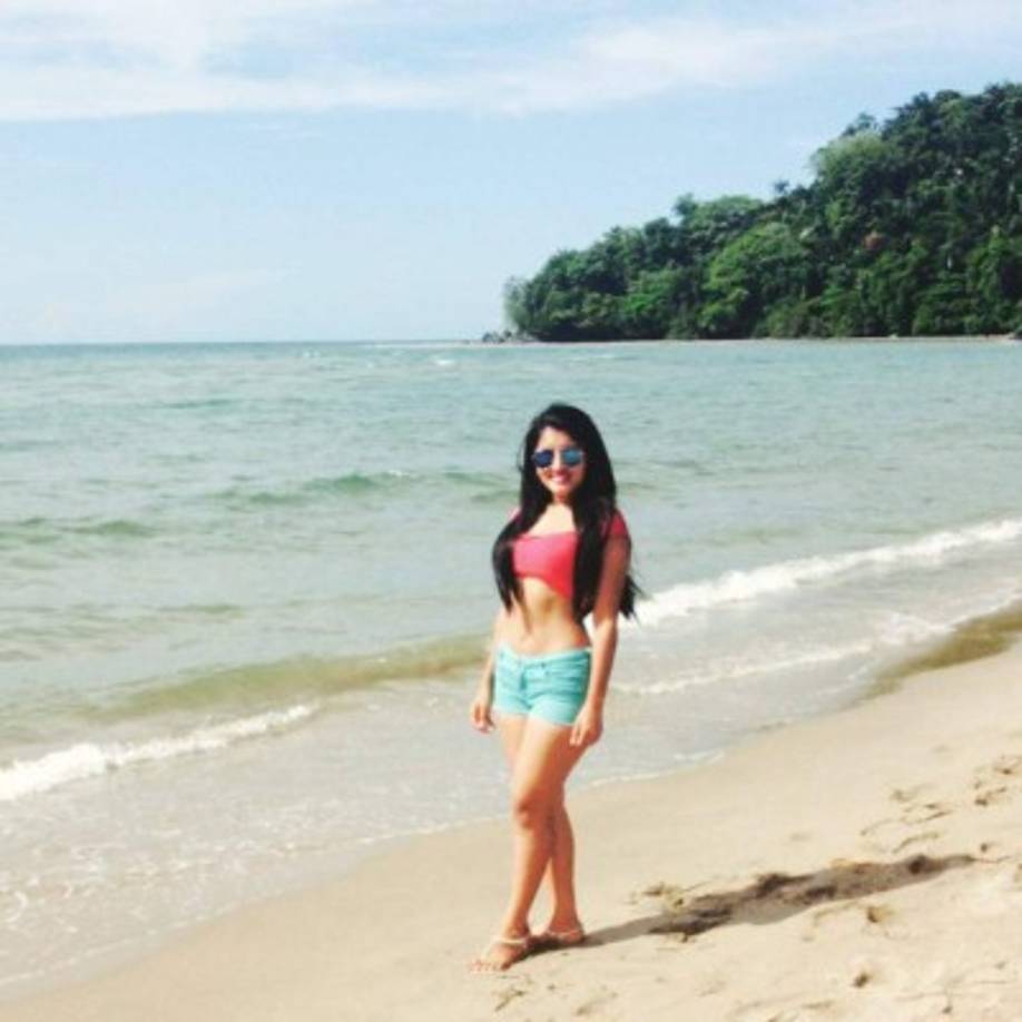 Leyla Álvarez comparte su fotografía disfrutando de las playas en la costa atlántica de Honduras.