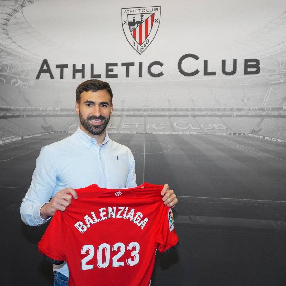 Mikel Balenziaga y el Athletic Club han llegado a un acuerdo para ampliar el contrato que expiraba al final de la presente temporada hasta el 30 de junio de 2023. Como en el último vínculo entre ambos, el defensa ha firmado sin cláusula de rescisión.