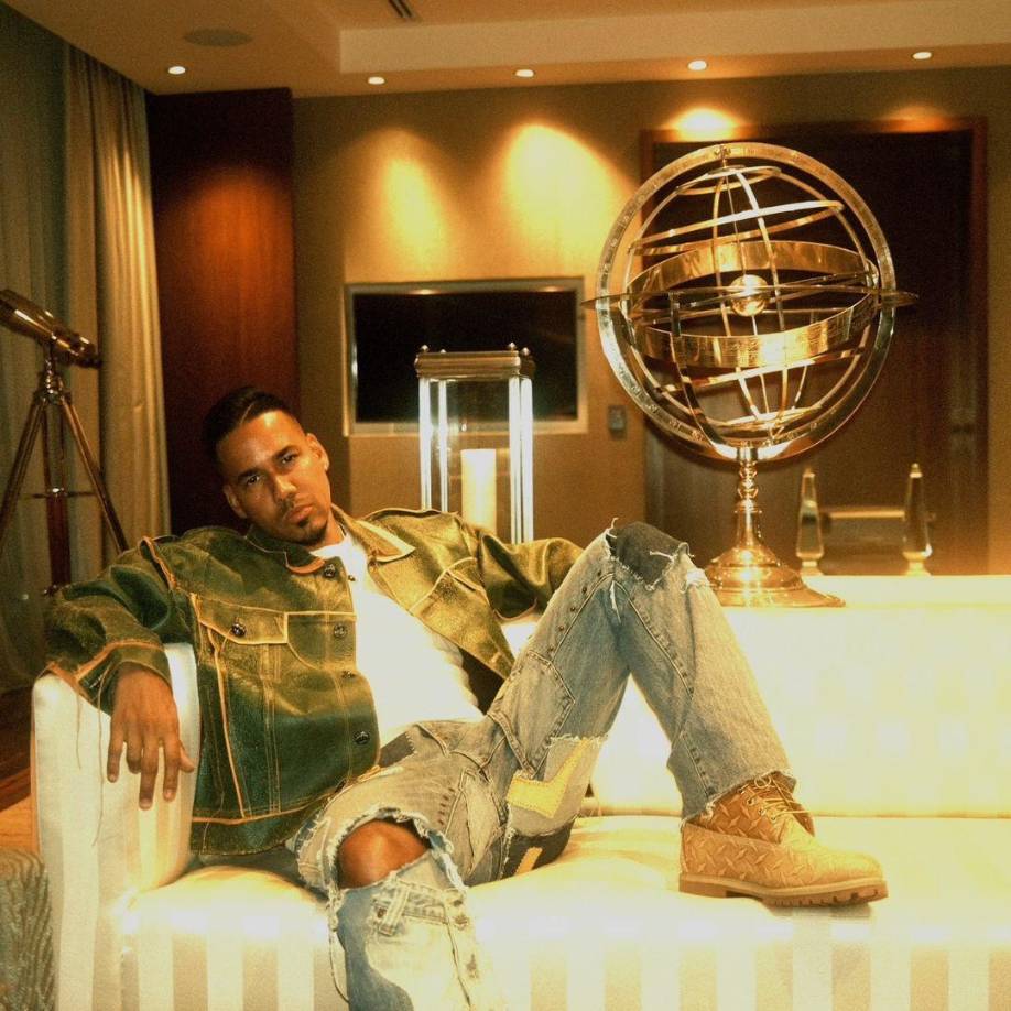 Después del hiatus: Tras la separación de Aventura en 2011, Romeo lanzó una exitosa carrera en solitario, publicando álbumes como “Fórmula, Vol. 1” y “Fórmula, Vol. 2”, que encabezaron las listas de éxitos. También colaboró con artistas de renombre como Usher y Drake.Planes Futuros: Después de la gira “Cerrando Ciclos”, Romeo planea continuar su carrera en solitario, con nuevos proyectos musicales y colaboraciones en el horizonte.