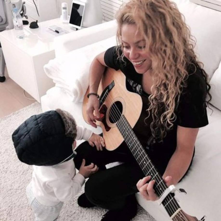 9- Una de las cosas que más disfruta hacer es trabajar la arcilla. Parte de los jarrones y maceteros que hay en casa de su mamá fueron creados por ella