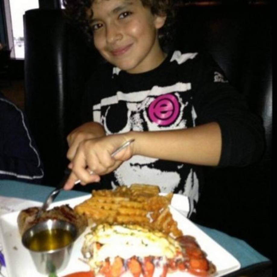 Para saber quién era el padre del menor se realizaron pruebas de ADN que demostraron que el padre de su hijo era Sergio Andrade. Sin embargo, la cantante nunca aceptó estos resultados hasta la fecha.