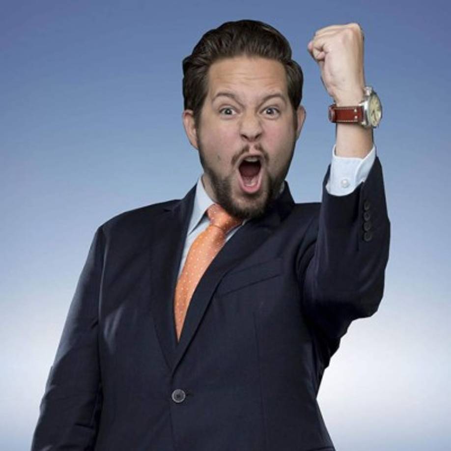 Raúl 'Pollo' Ortiz: Narrador deportivo que ha sido despedido por Televisa Deportes.