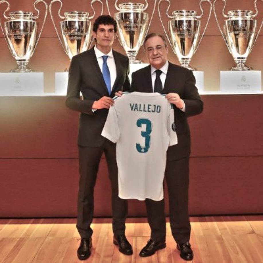Real Madrid presentó a Jesús Vallejo como su nuevo fichaje. Llega por Pepe, el zaguero militaba en Alemania.