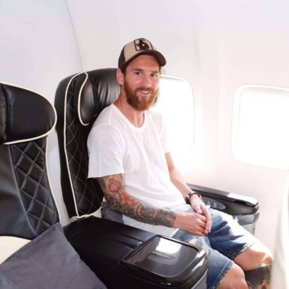 6. Lionel Messi tiene un avión privado Gulfstream V del año 2004, valorado en 13.28 millones de euros.