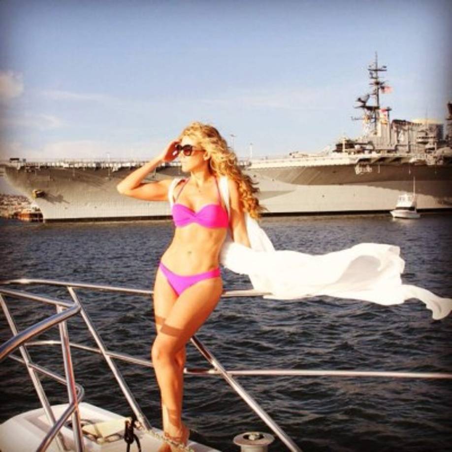 “Mónica me ha enseñado cosas como mujer. Yo soy muy insegura y no se me nota, soy muy tímida y no se me nota; creo que como buena actriz dependemos mucho de la opinión de allá afuera, estás en casting todos los días de tu vida como actor'.