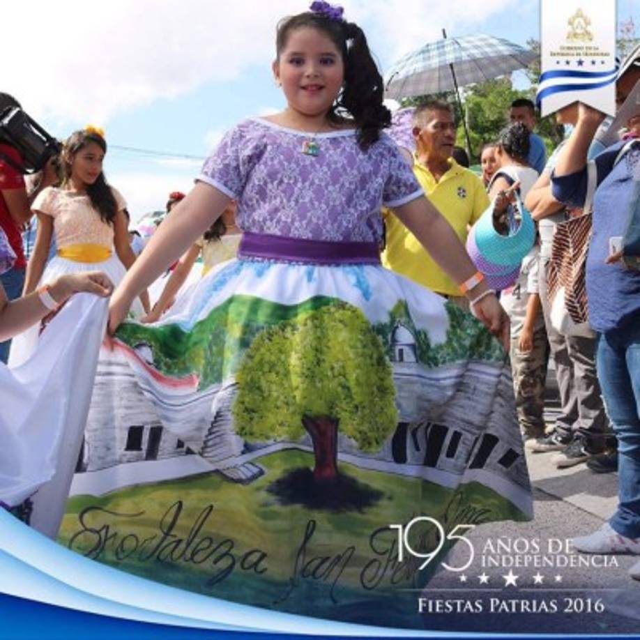 Un traje en honor a la Fortaleza de San Fernando de Omoa.