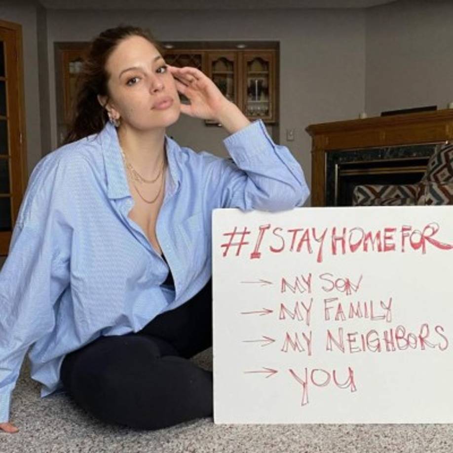 Desde la modelo 'curvie' Ashley Graham a Eva Longoria, pasando por David Beckham, Sharon Stone o Michelle Obama, sin olvidar a Demi Lovato, o Elton John, estas celebridades se manifiestaron en sus redes sociales instando a sus seguidores a permanecer en casa para protegerse ellos mismos y sus familias del COVID-19.