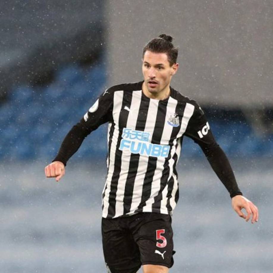 21 - Fabian Schar (29 años) - El defensa suizo del Newcastle con un valor de mercado de 13 millones de euros.