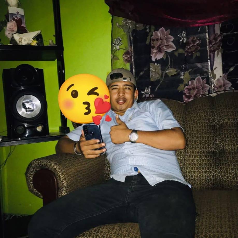 “Vuela alto, carnal. Lo lamento mucho. Fuiste mi mejor compañero de escuela. Dios te tenga en Su santa gloria, carnalito”, “Descansa en paz, hermano” y “Era buena onda el muchacho” son algunos de los comentarios escritos por usuarios de Facebook.