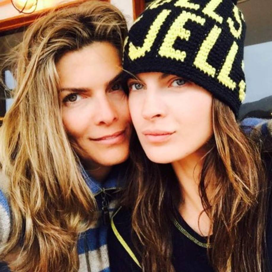 Montserrat Oliver, de 49 años con su novia la modelo Yaya Kosikova, 29.