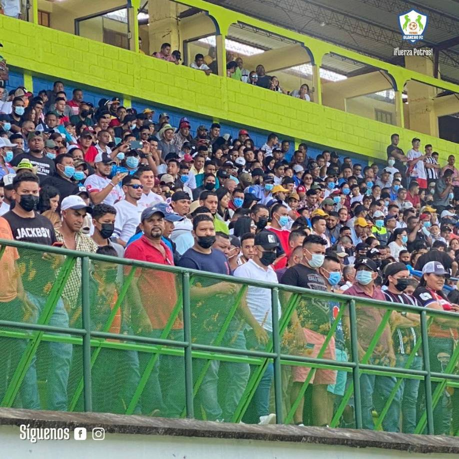El estadio Juan Ramón Brevé Vargas lució un llenazo espectacular para recibir al Olimpia.