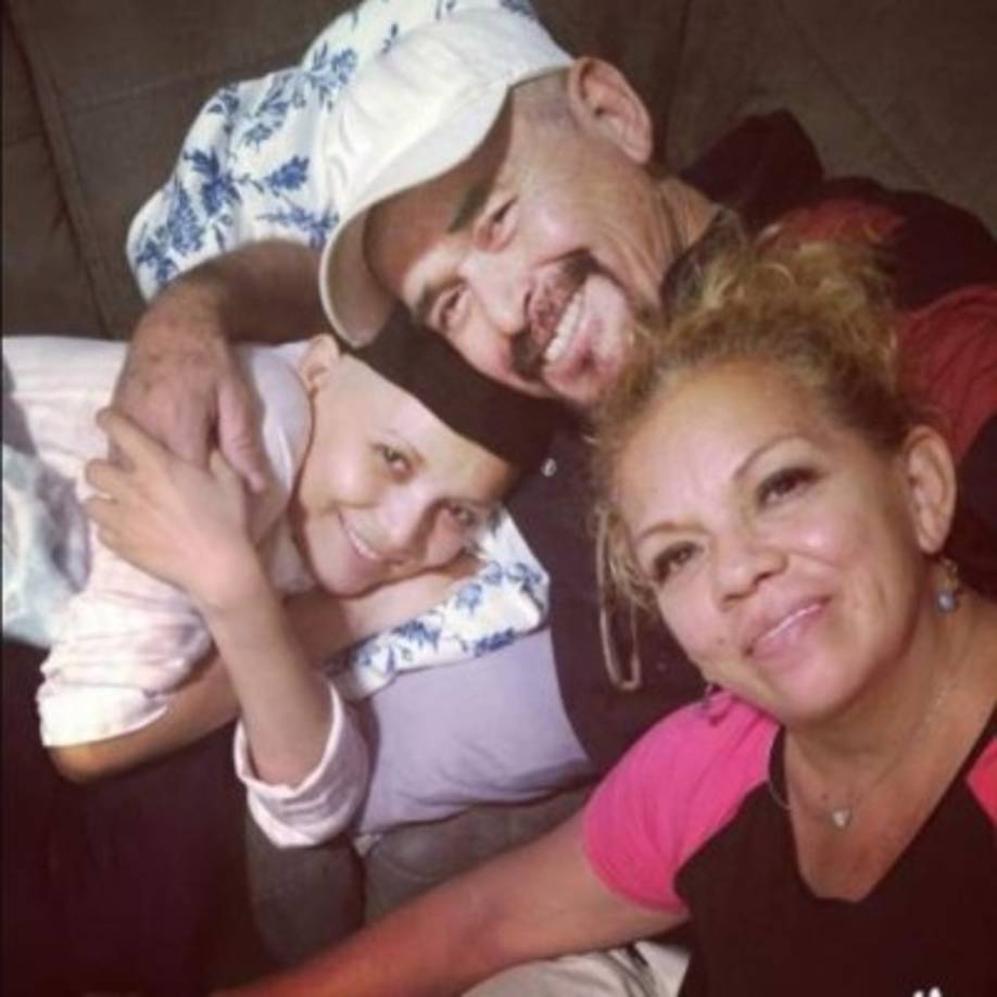 La revista también arremete contra la familia de Karla Luna, diciendo que estos son unos “aprovechados” que quieren seguir lucrándose de la morocha.