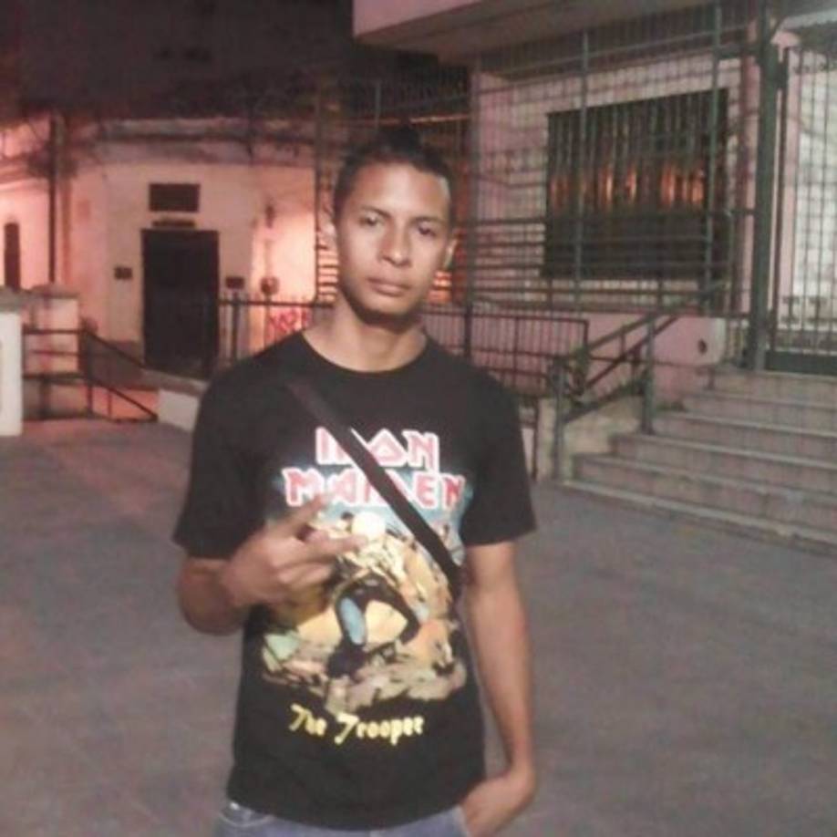 Jefferson Banegas era originario de Tegucigalpa y miembro activo de la barra Ultra Fiel. Tenía 24 años de edad.