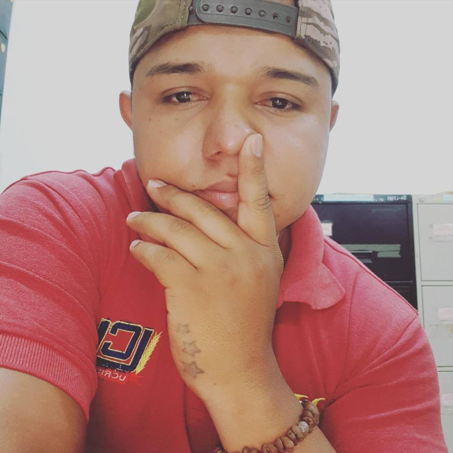 La Toyota 4runner, con placas H DE 2250, tenía orificios de bala en todos sus costados.