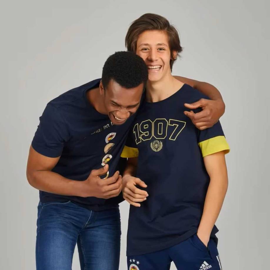 El ascenso de Arda Güler al primer equipo no se hizo esperar más de dos años, antes firmando su primer contrato como profesional por dos años y medio el 13 de enero de 2021.